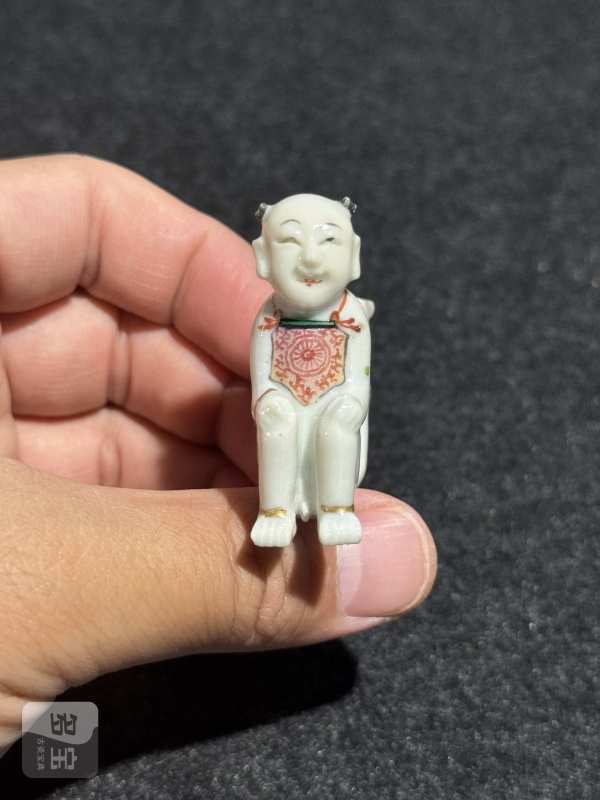 清乾隆 粉彩四喜童子把玩件 - 图6